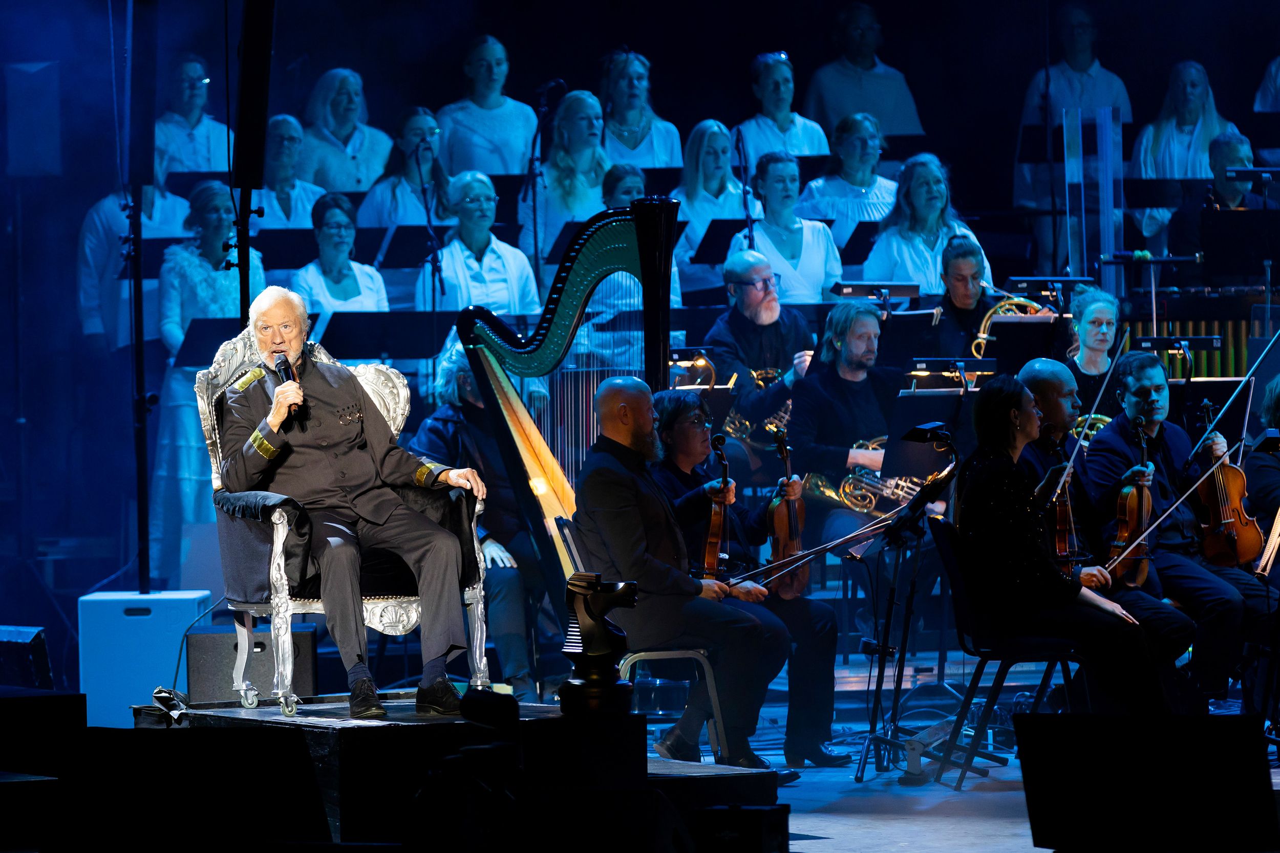 Chess in Concert på Dalhalla. Tocca Entertainment. Fotograf Rebecca Nordin. Loa Falkman som Molokov.