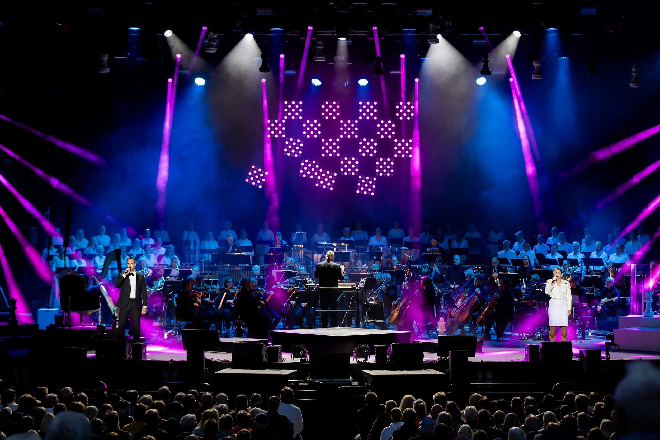 Chess in Concert på Dalhalla. Tocca Entertainment. Fotograf Rebecca Nordin. Tuva B Larsen och Philip Jalmelid.