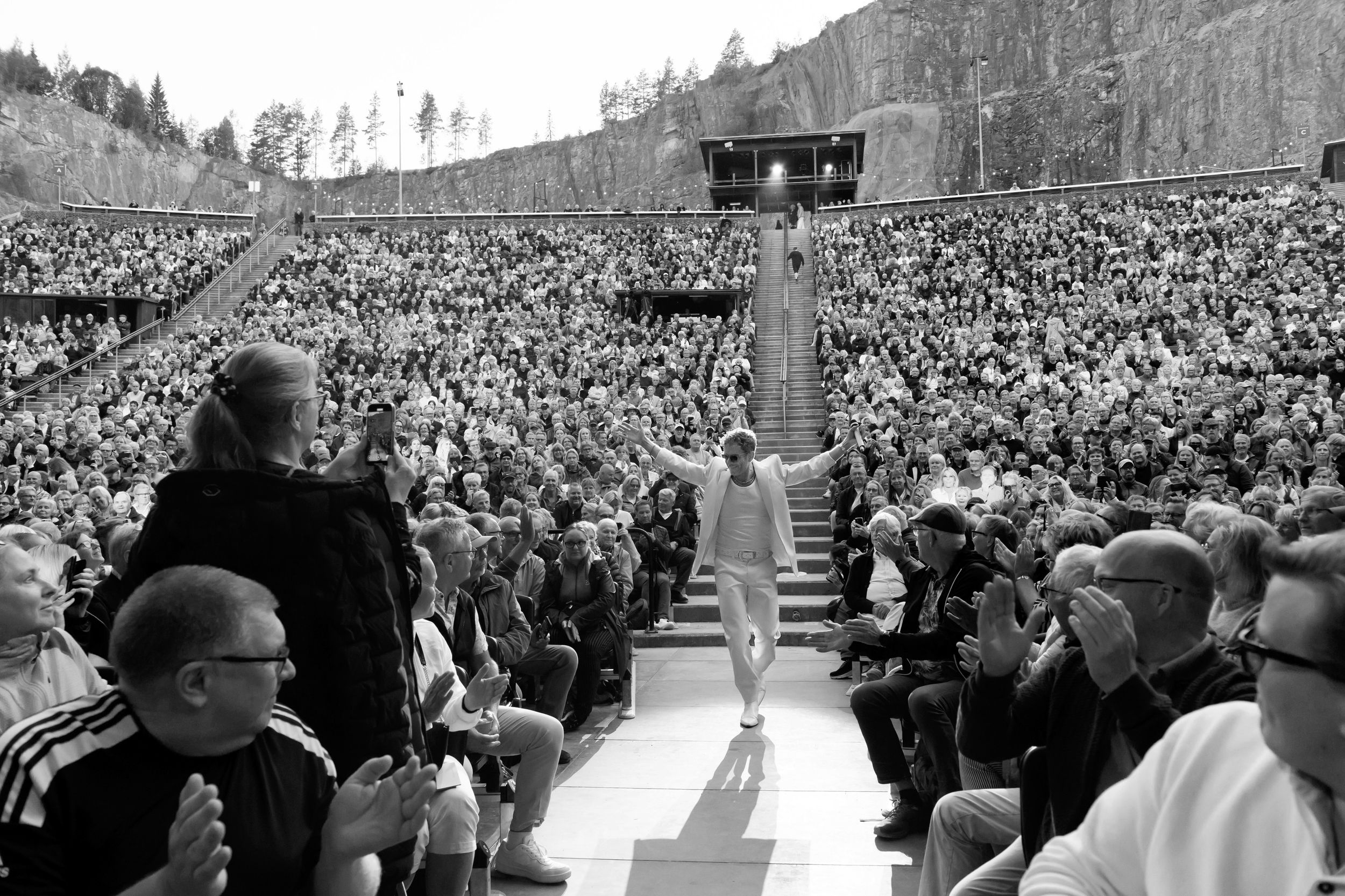 Chess in Concert på Dalhalla. Tocca Entertainment. Fotograf Rebecca Nordin. Peter bland publiken på Dalhalla.