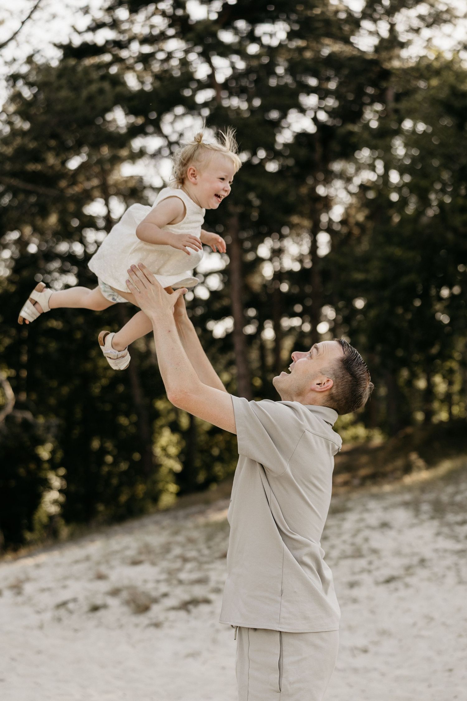 Gezinsreportage in Zierikzee, Schouwen-Duiveland. Fotografie door Marleen Dalebout-Nuijten. Gezin, Newborn, echte momenten samen vastgelegd.
