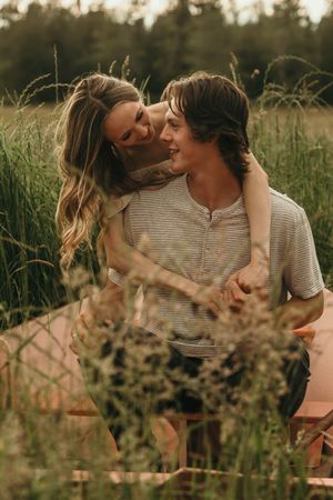 Couple holding hands at sunset | engagement photography