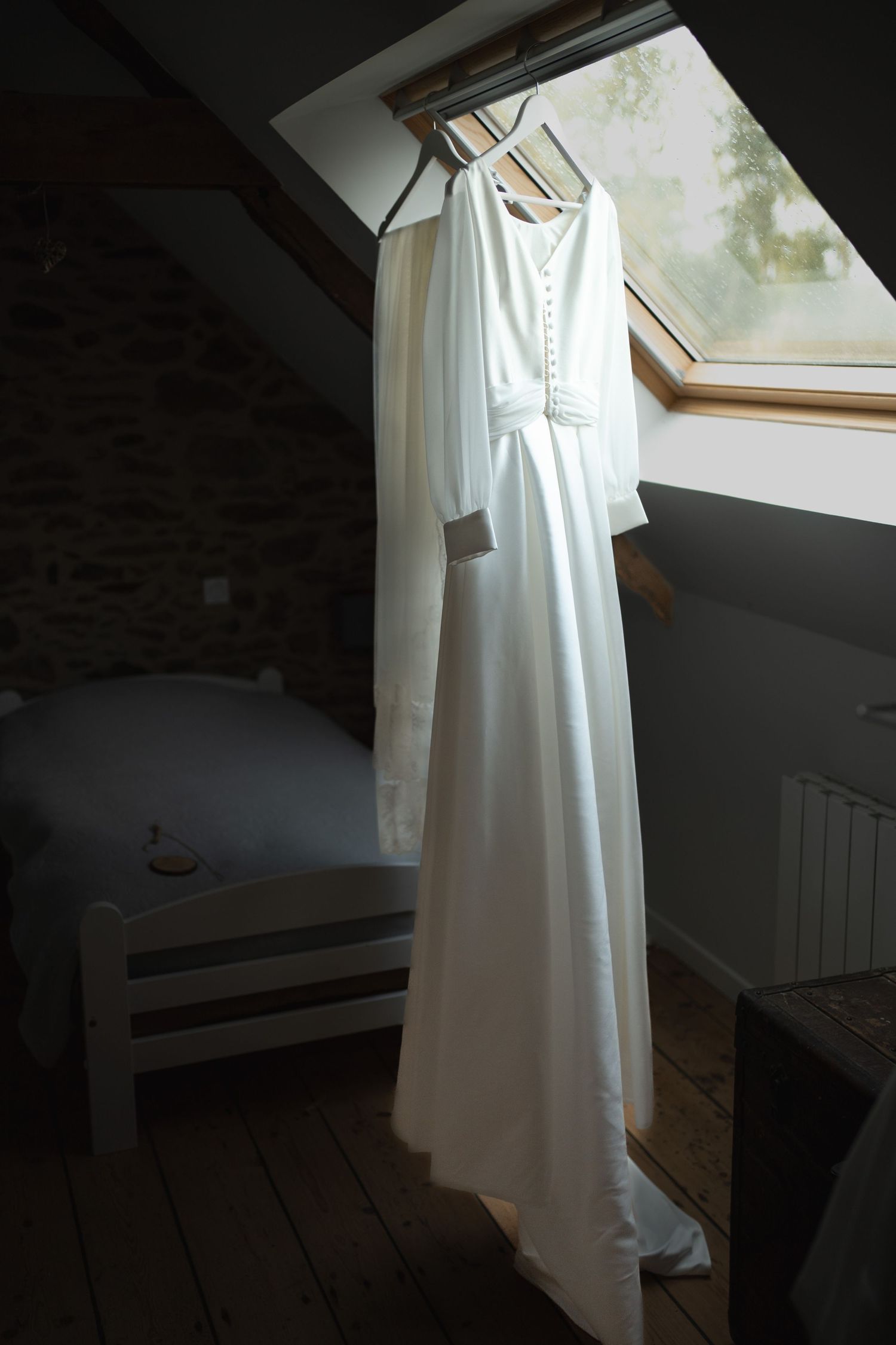 mariage-saint-malo-enfants-honneur-noeud.jpg
Gros plan sur un nœud parfaitement noué sur le costume d’un enfant d’honneur
Détail élégant