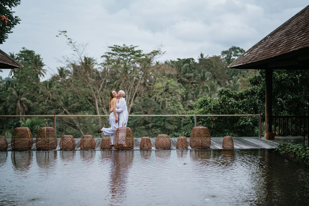 Professional family portrait session at Komaneka Bisma’s serene natural setting.