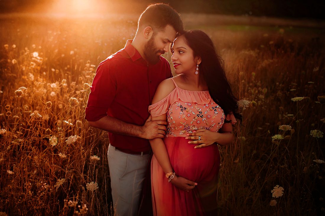 Summer maternity session in open field – Amber Potter Photography Springfield MO.
