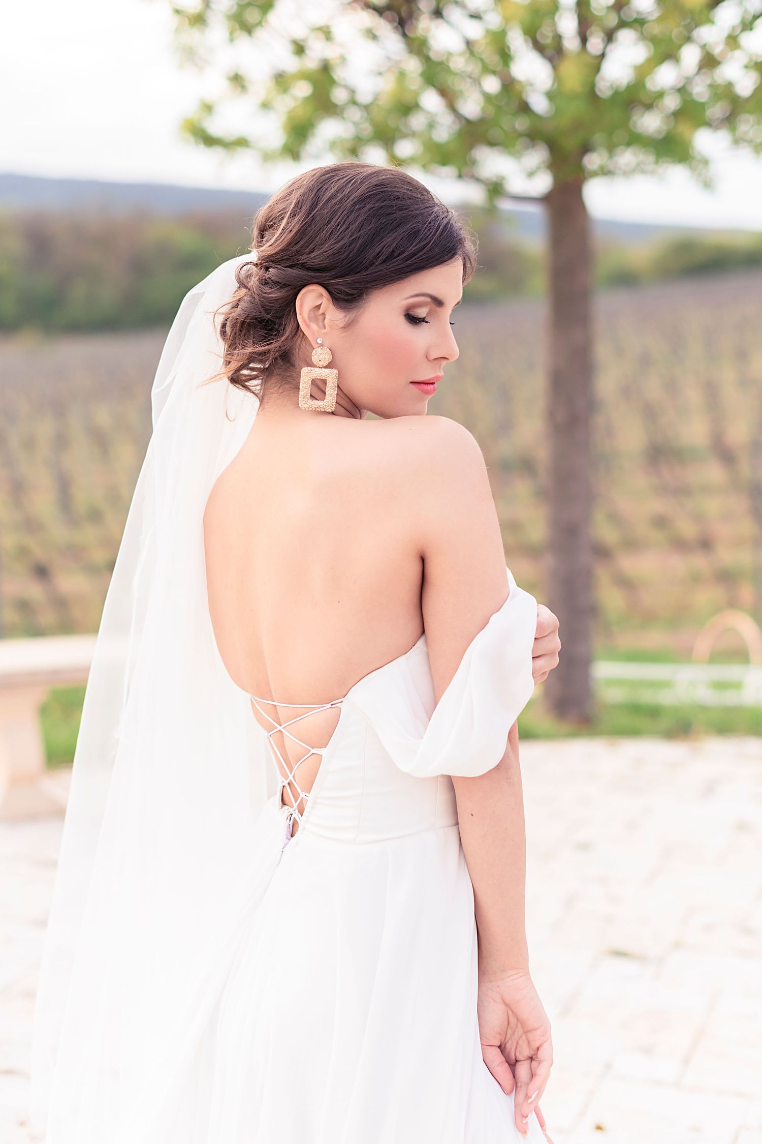 esküvő fotózás, menyasszony, menyasszonyi portré, beautiful bride, készülődés, getting ready, szépség, menyasszonyi smink, menyasszonyi ruha