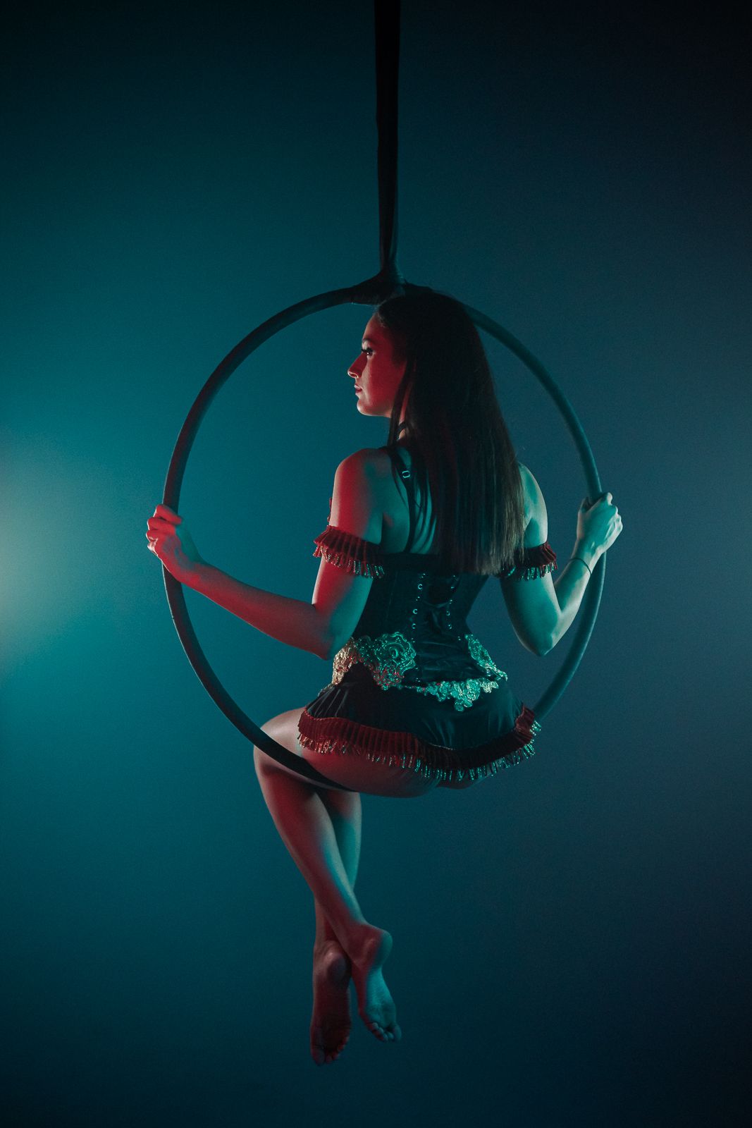 Miami aerialist horizontal rope extension, cinematic studio portrait inspired by Cirque and Broadway shows by MannyPortraits.