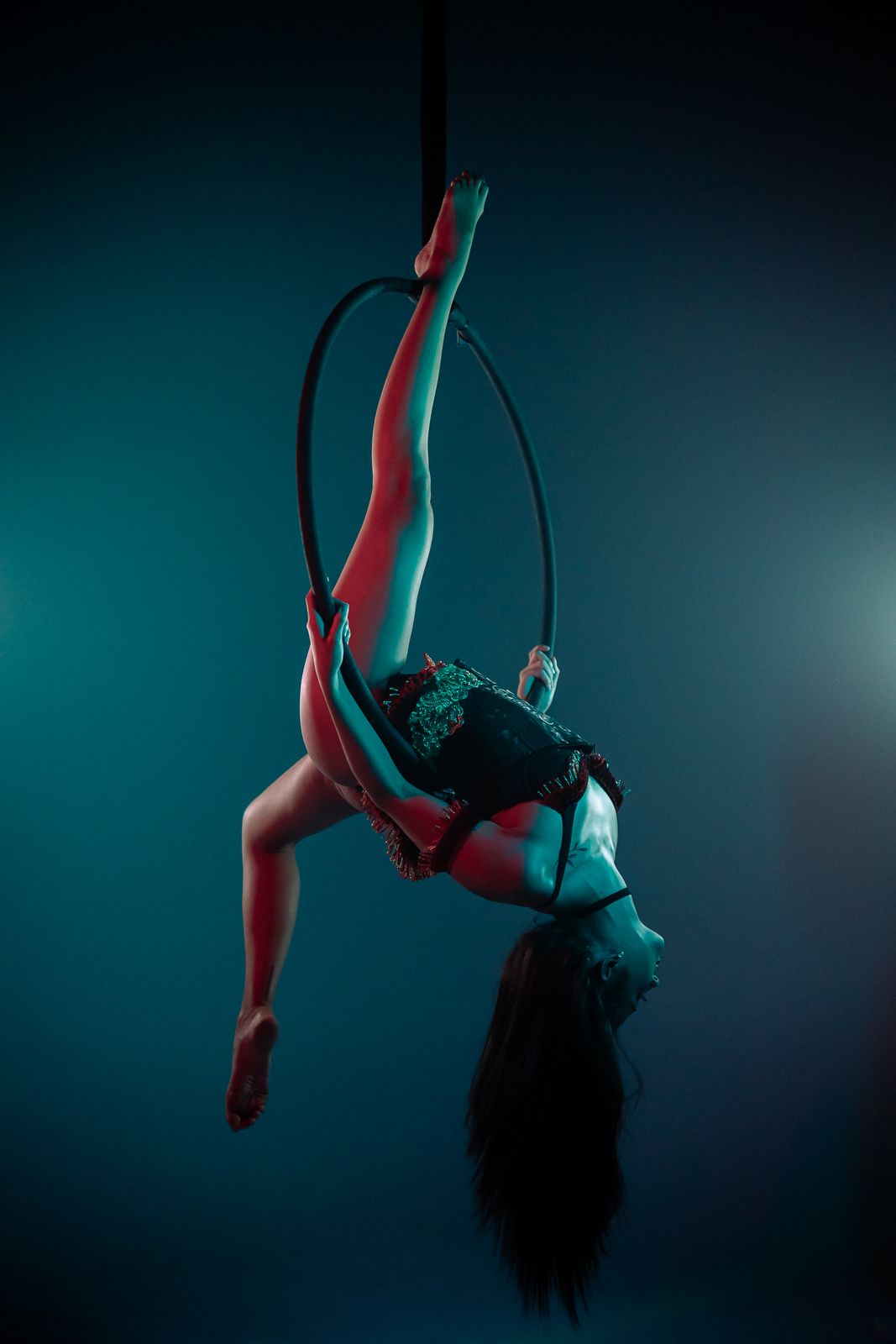 South Florida aerial silk artist performing vertical split pose, inspired by Pink’s live tours. Editorial performance by MannyPortraits.