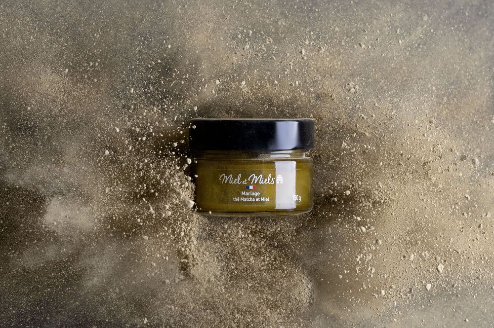 Miel au matcha avec explosion de matcha - Mélanie Rousselle, styliste et photographe culinaire basée en Ile de France