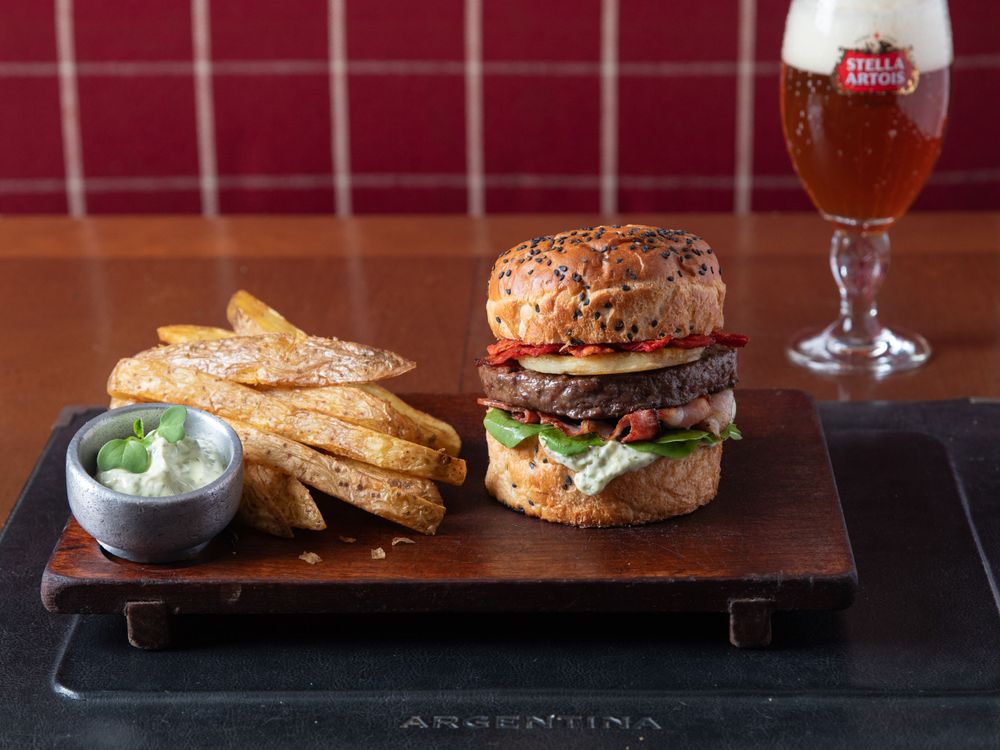 Hamburguesa con cerveza, Restaurante La Cabaña.