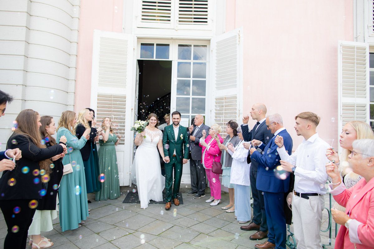Standesamtliche Hochzeit im Schloss Benrath begleitet von einem Profi Hochzeitsfotograf