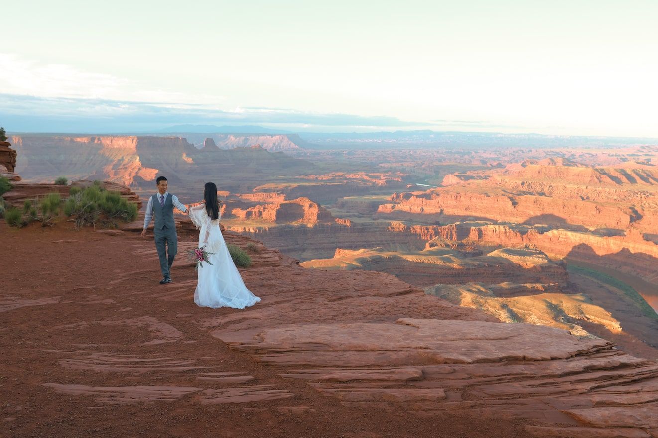 couple eloping at dead horse point state park