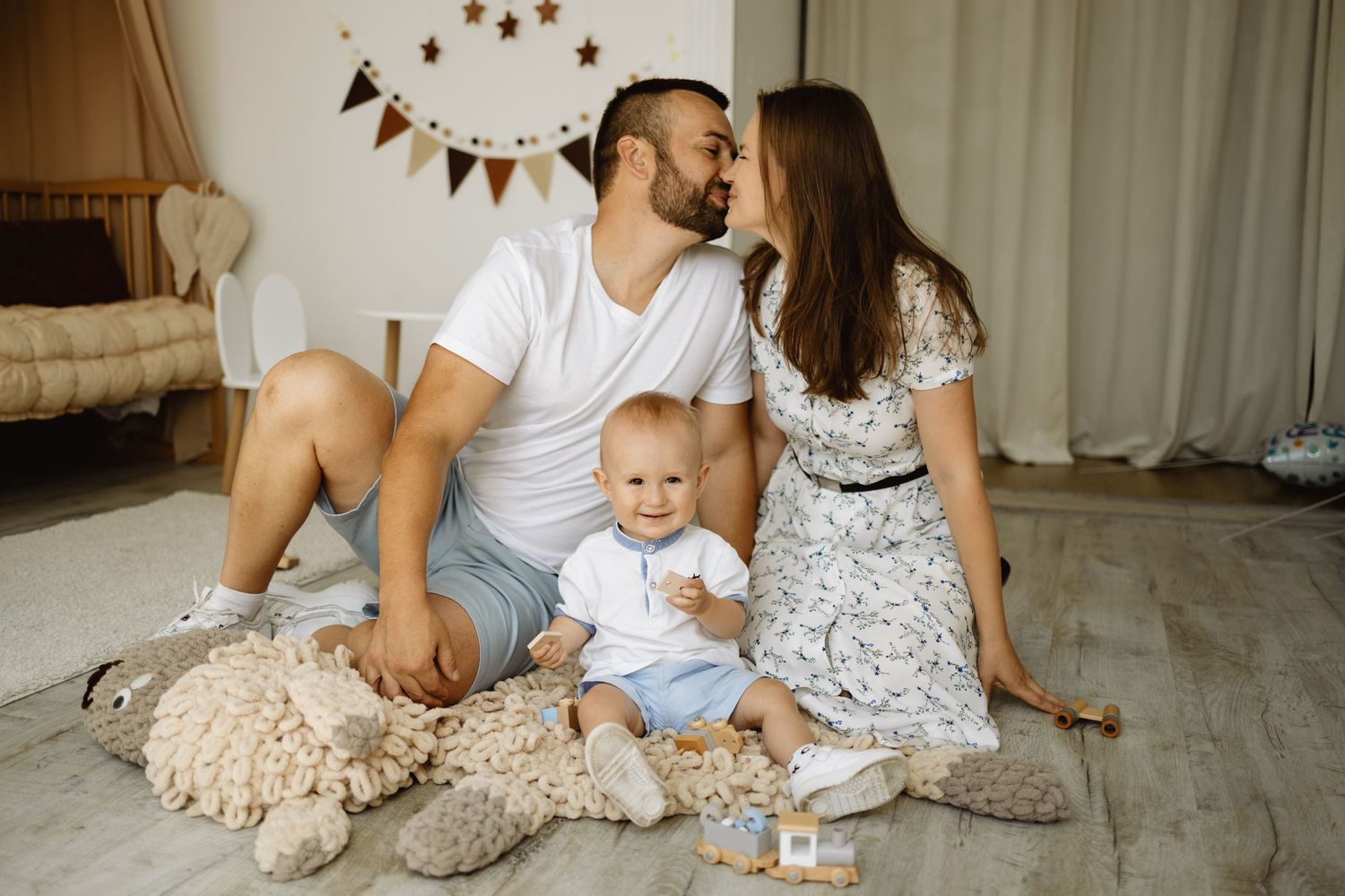 Сімейна фотосесія у Харкові. Зафіксуй теплі моменти з близькими та створи незабутні спогади в затишній та душевній атмосфері.