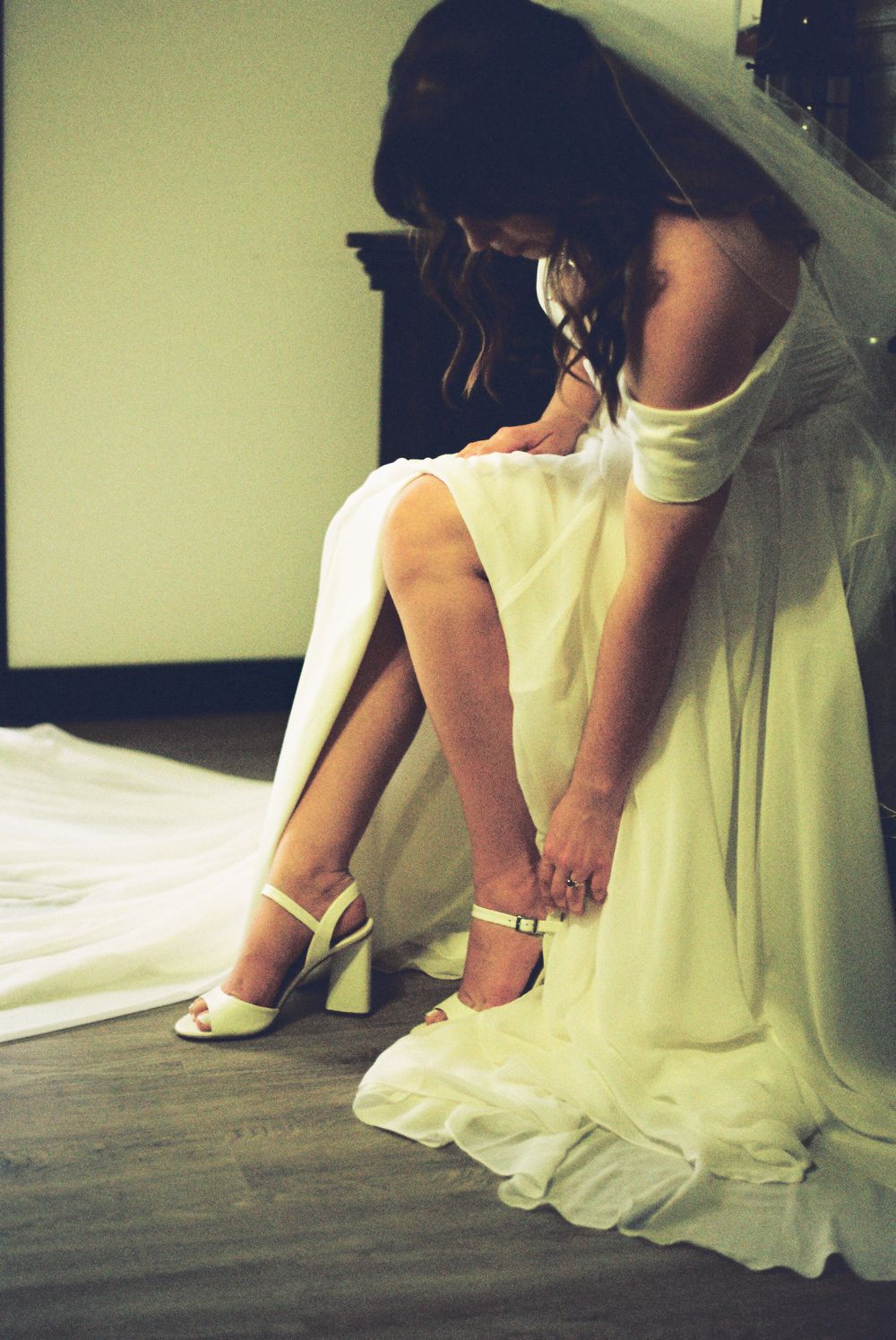 St. Louis bride getting ready on film