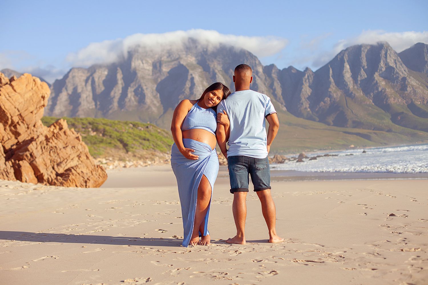 Cape Town Maternity photographer. Outdoor Maternity maternity photography. Beach Maternity Photo shoot. Sunset Maternity Session. momtobe