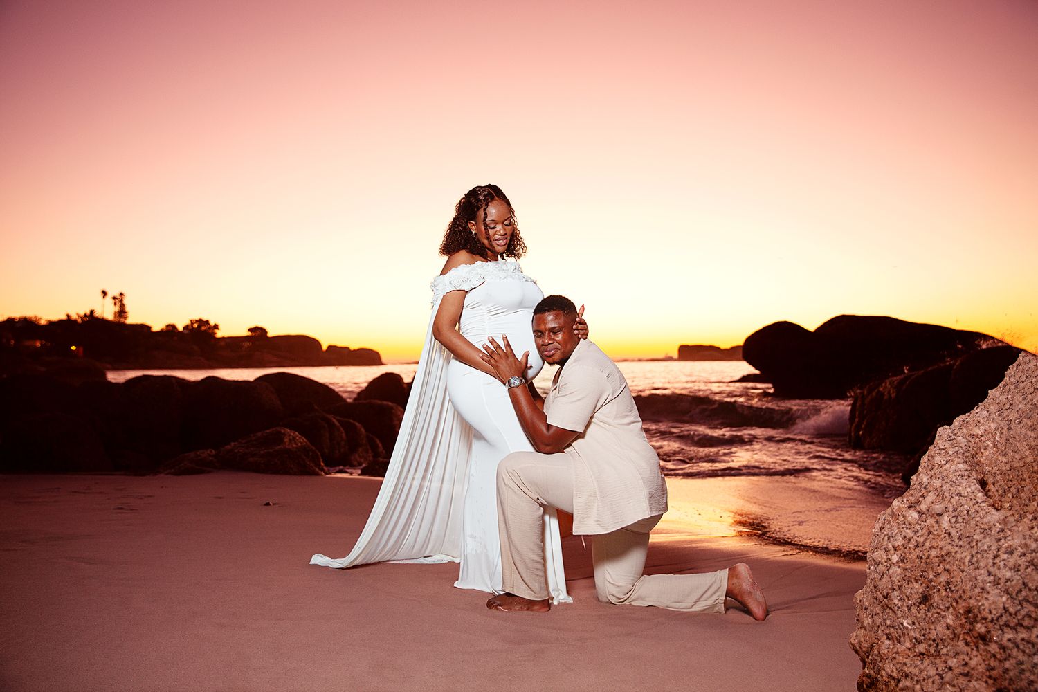 Cape Town Maternity photographer. Outdoor Maternity maternity photography. Beach Maternity Photo shoot. Sunset Maternity Session. momtobe