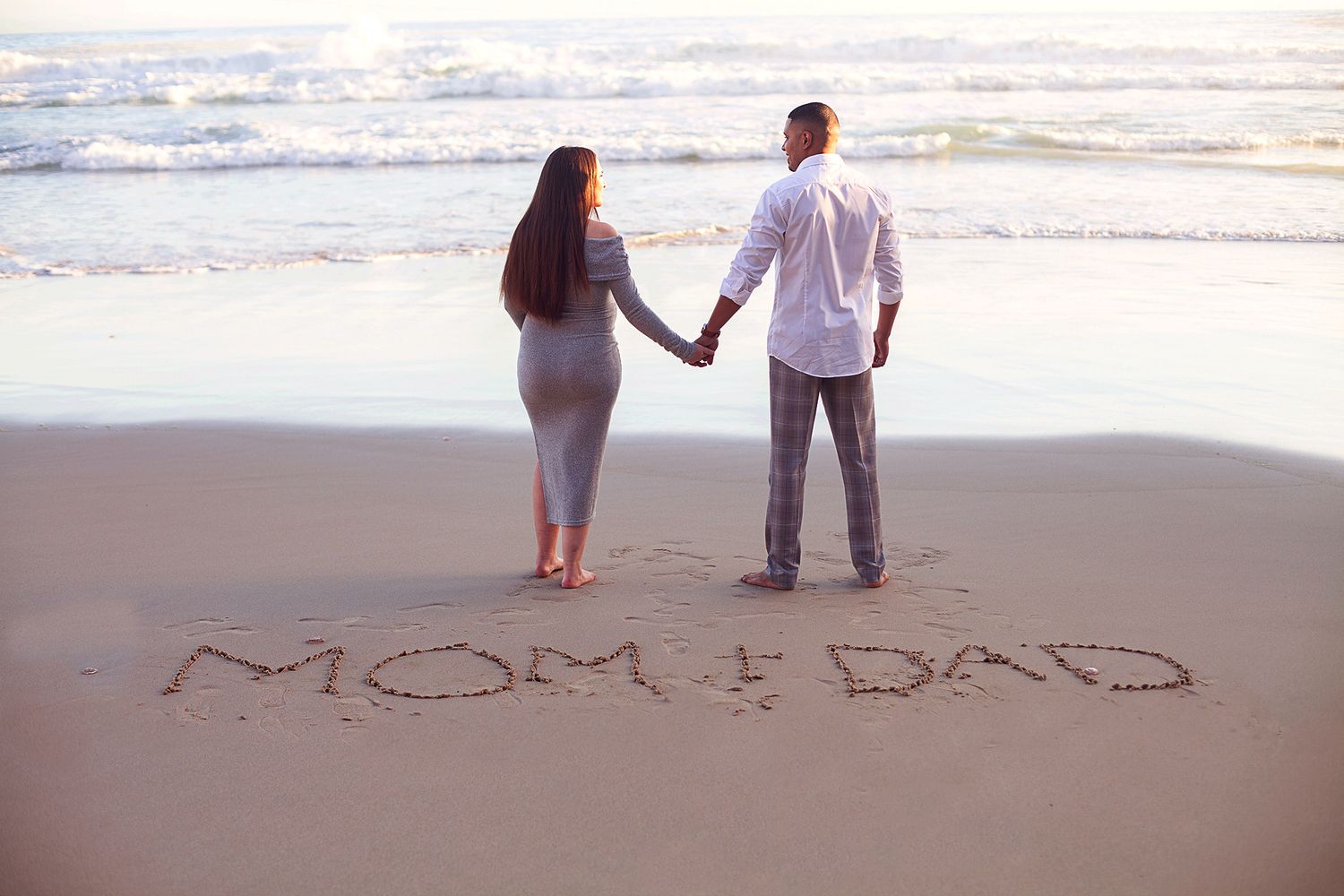 Cape Town Maternity photographer. Outdoor Maternity maternity photography. Beach Maternity Photo shoot. Sunset Maternity Session. momtobe