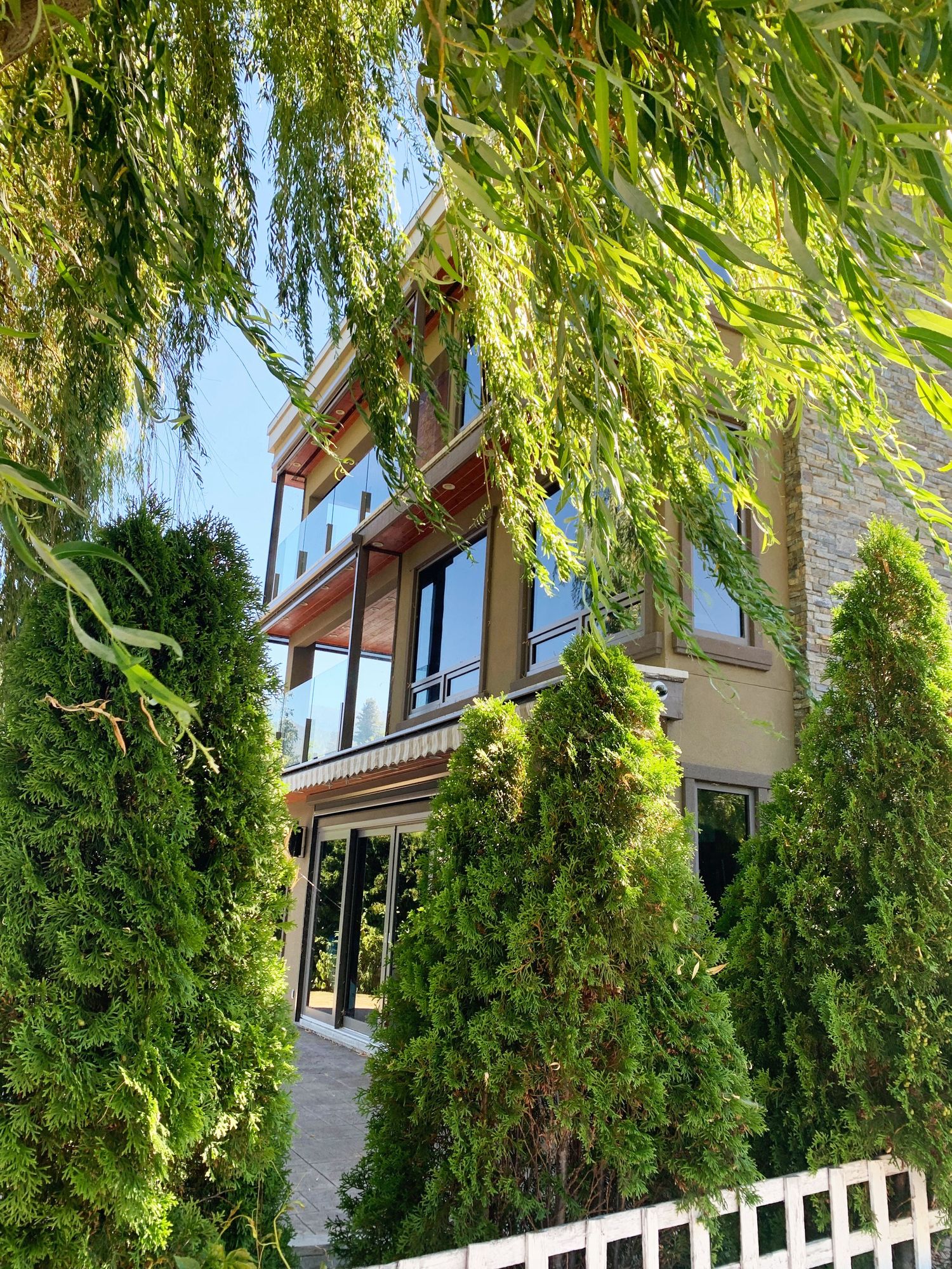 Summerland and Penticton window cleaning.  South Okanagan window cleaning.  Post construction window cleaning.