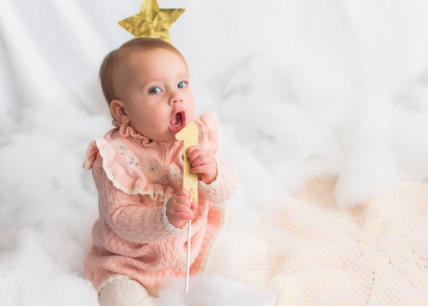 milestone, one, first year, baby, photography, photoshoot, clouds, stars, professional, white, pink, gold
