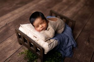 I am a Dallas Newborn Photographer, specializing in maternity in newborn in Dallas, TX and surrounding counties.