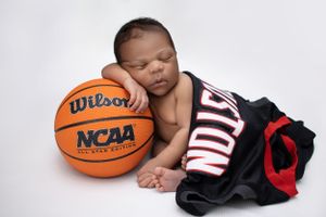 Dallas newborn photographer that provides a luxury in-home client experience.