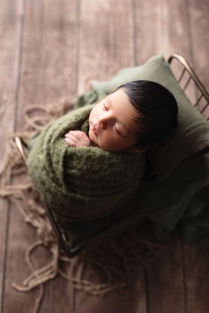 Dallas newborn photographer that provides a luxury in-home client experience.