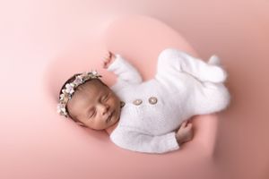 Dallas newborn photographer that provides a luxury in-home client experience.