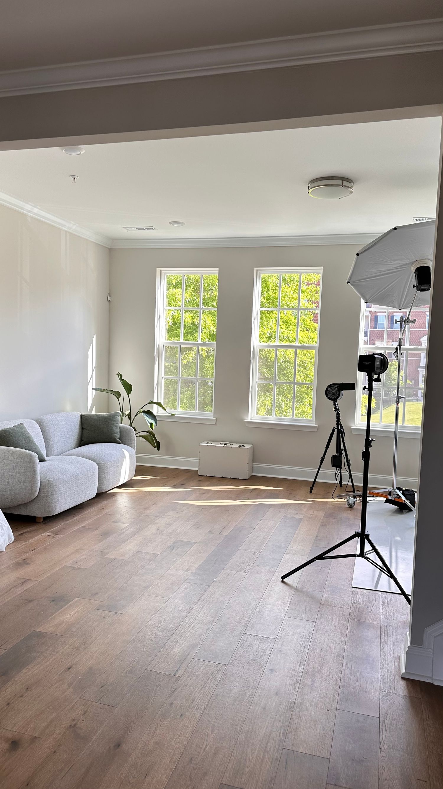 Bright and stylish photography studio located in Thompson’s Station, near Nashville, with natural light and elegant interior design.