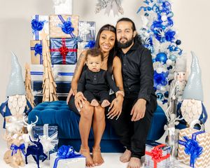 Professional family Christmas portraits in North York