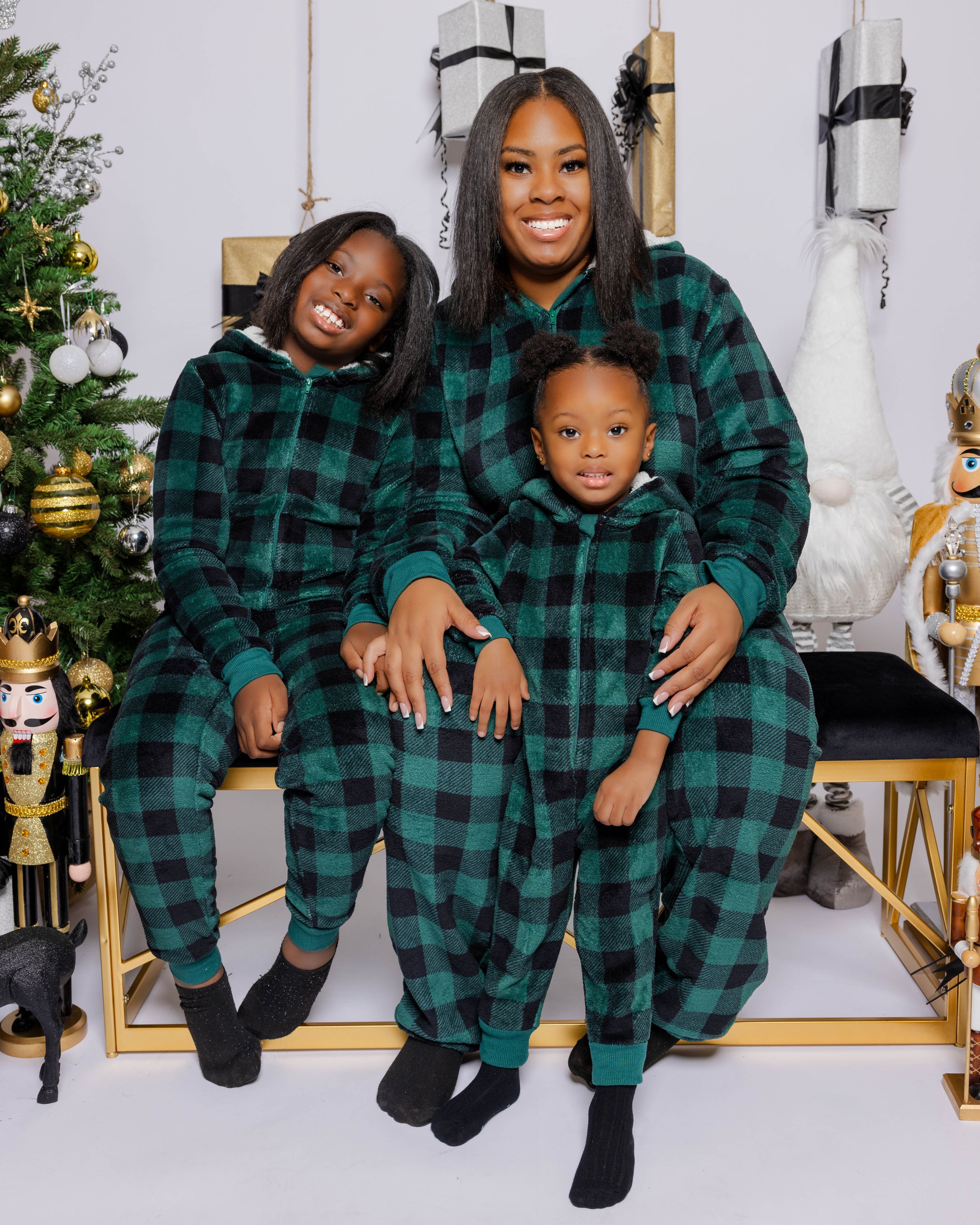 Professional family Christmas portraits in Oakville