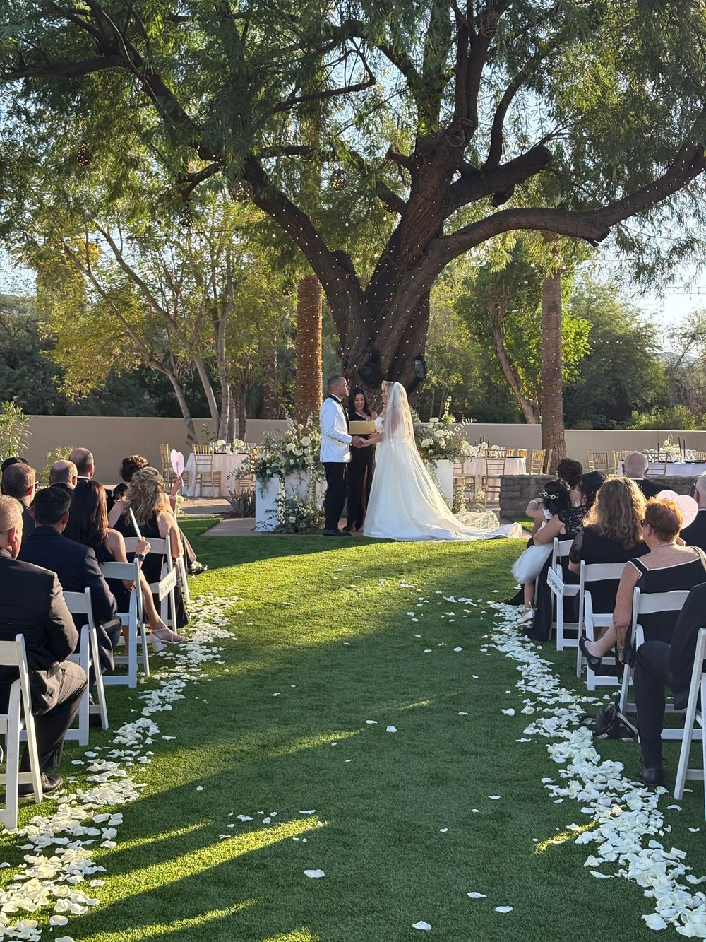 Summer wedding in Phoenix, photos by Taylor Schlicht Photo, and the wedding content creator was Quarter Circle Weddings.