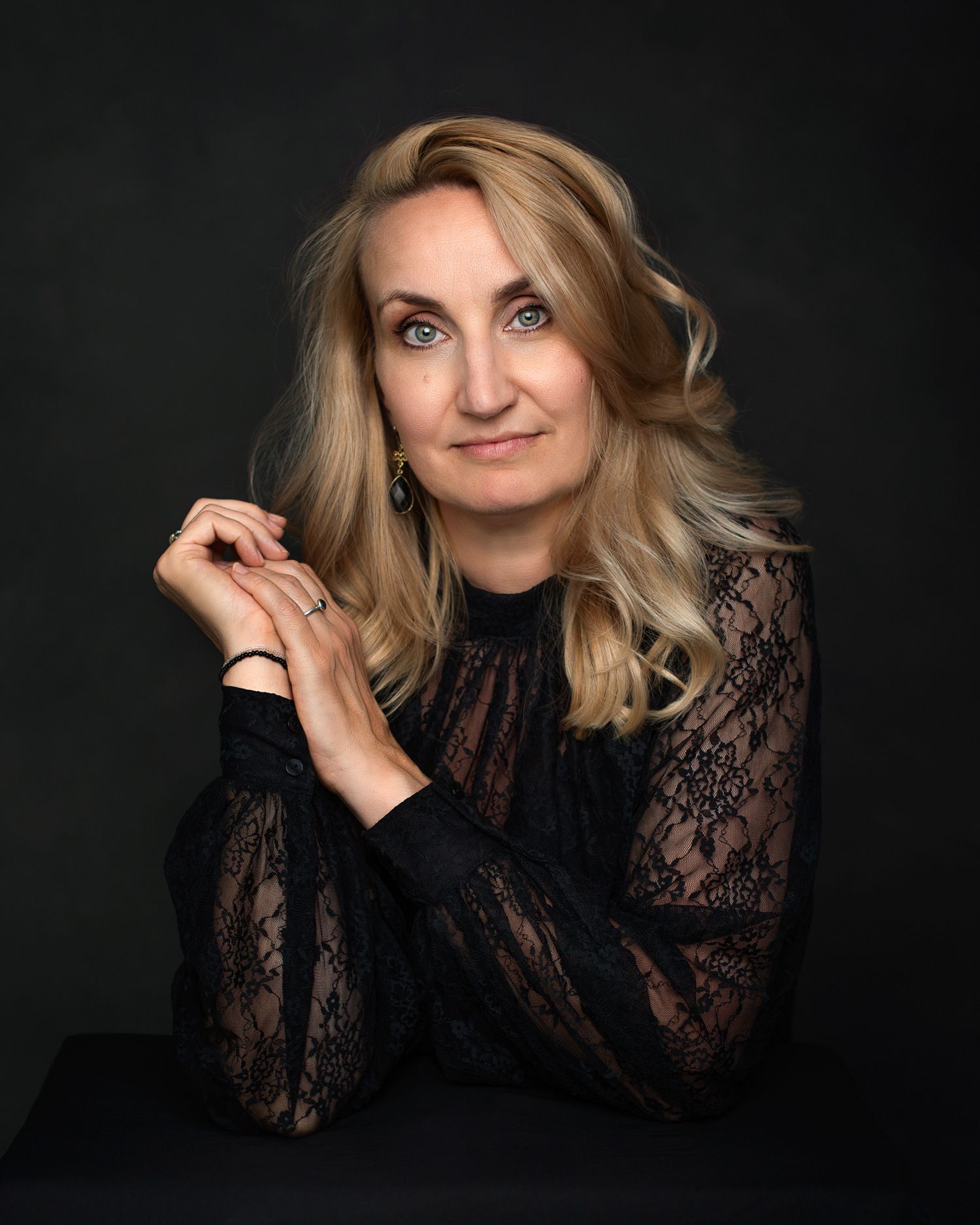 Tijdloos portret voor vrouwen van 40+, ontworpen om je unieke uitstraling en levenservaring te vieren.