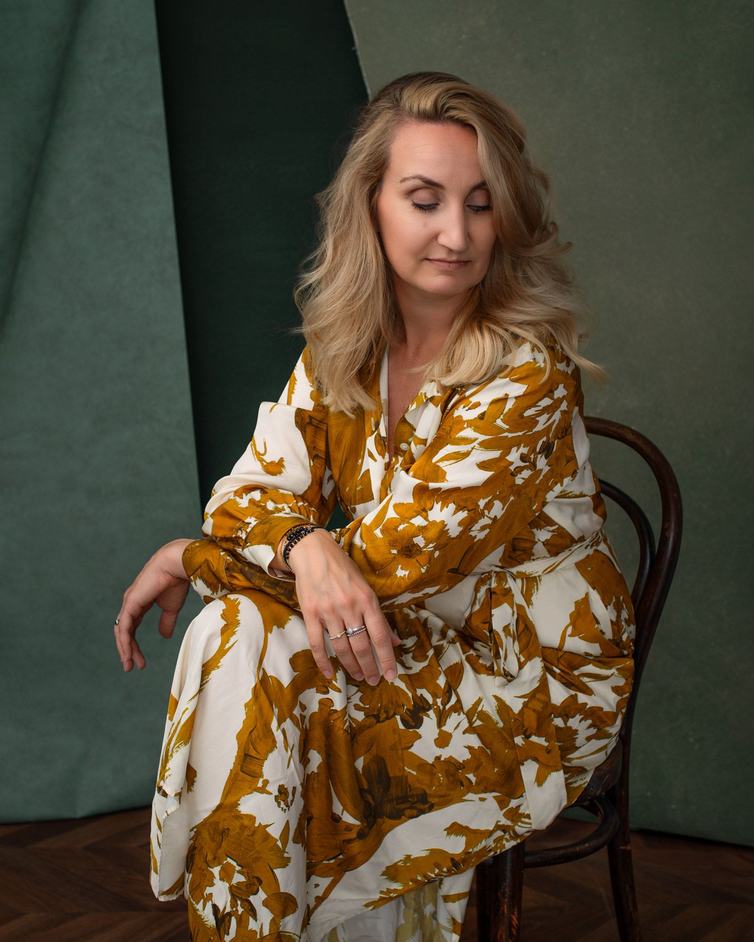 Krachtig portret voor vrouwen boven de 40, perfect voor wie een blijvende herinnering wil laten maken.