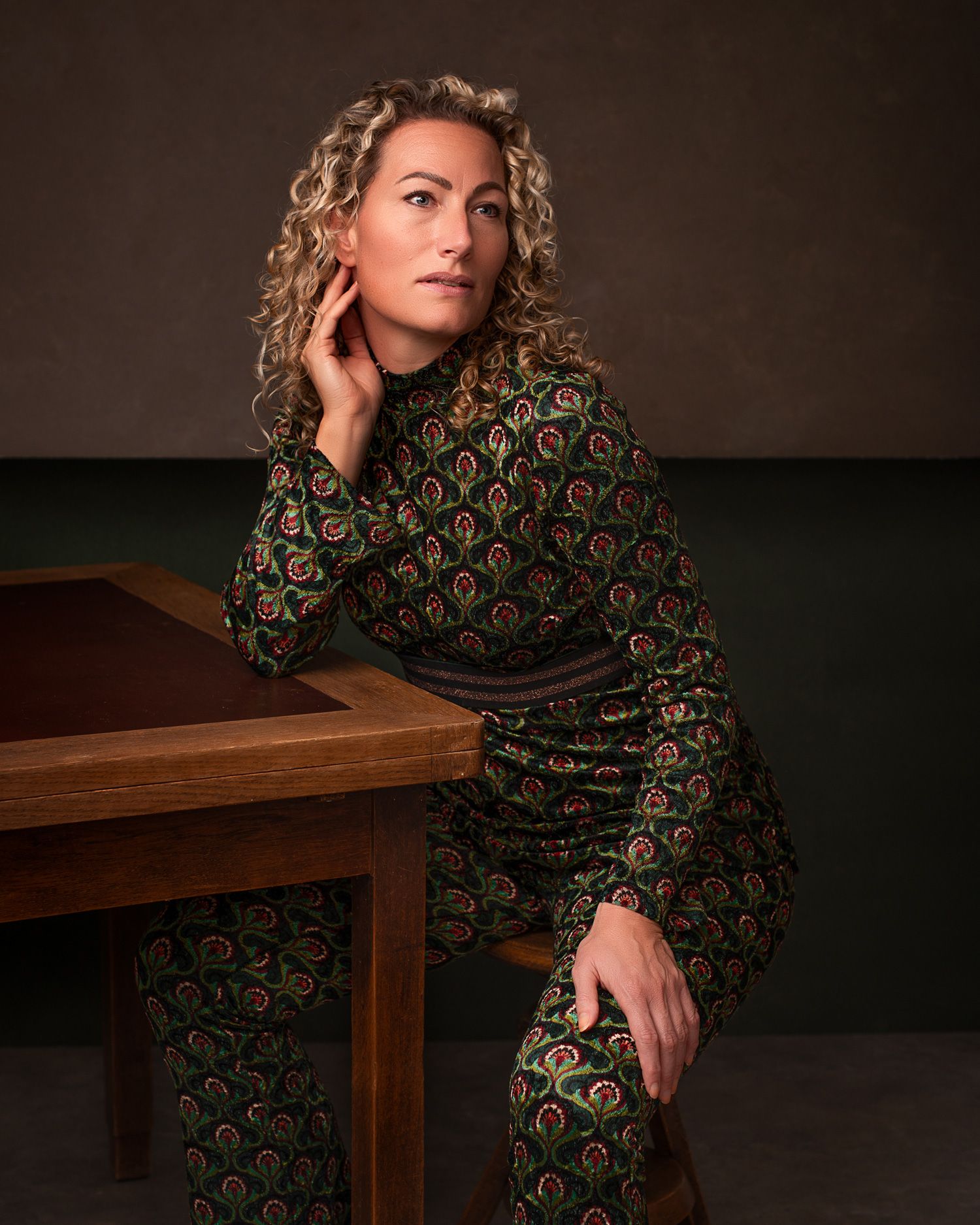 Elegante fotoshoot voor vrouwen van 40+, vastgelegd met oog voor detail en jouw persoonlijke stijl.