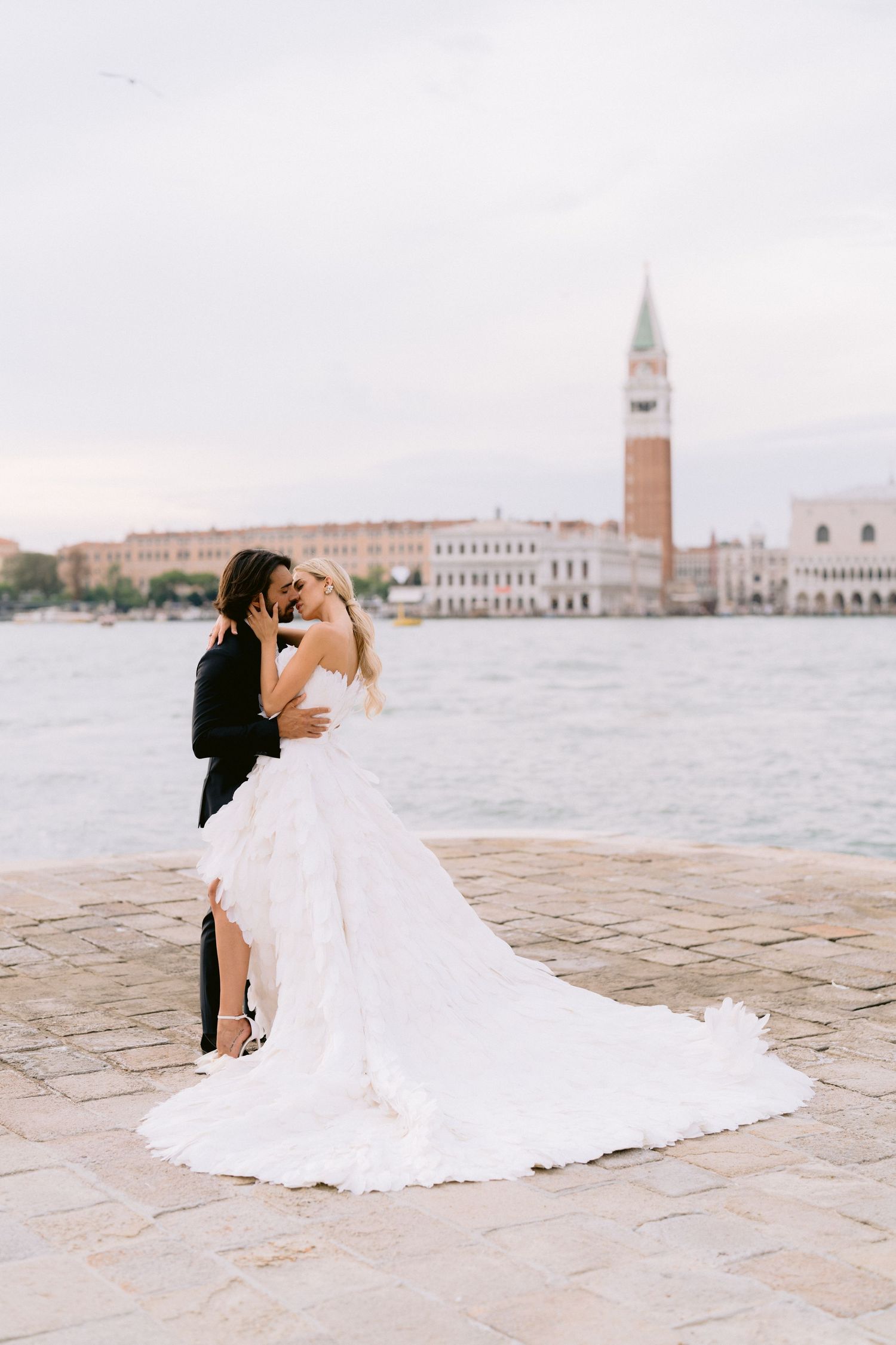 Wedding and elopement photographer Alina Indi.