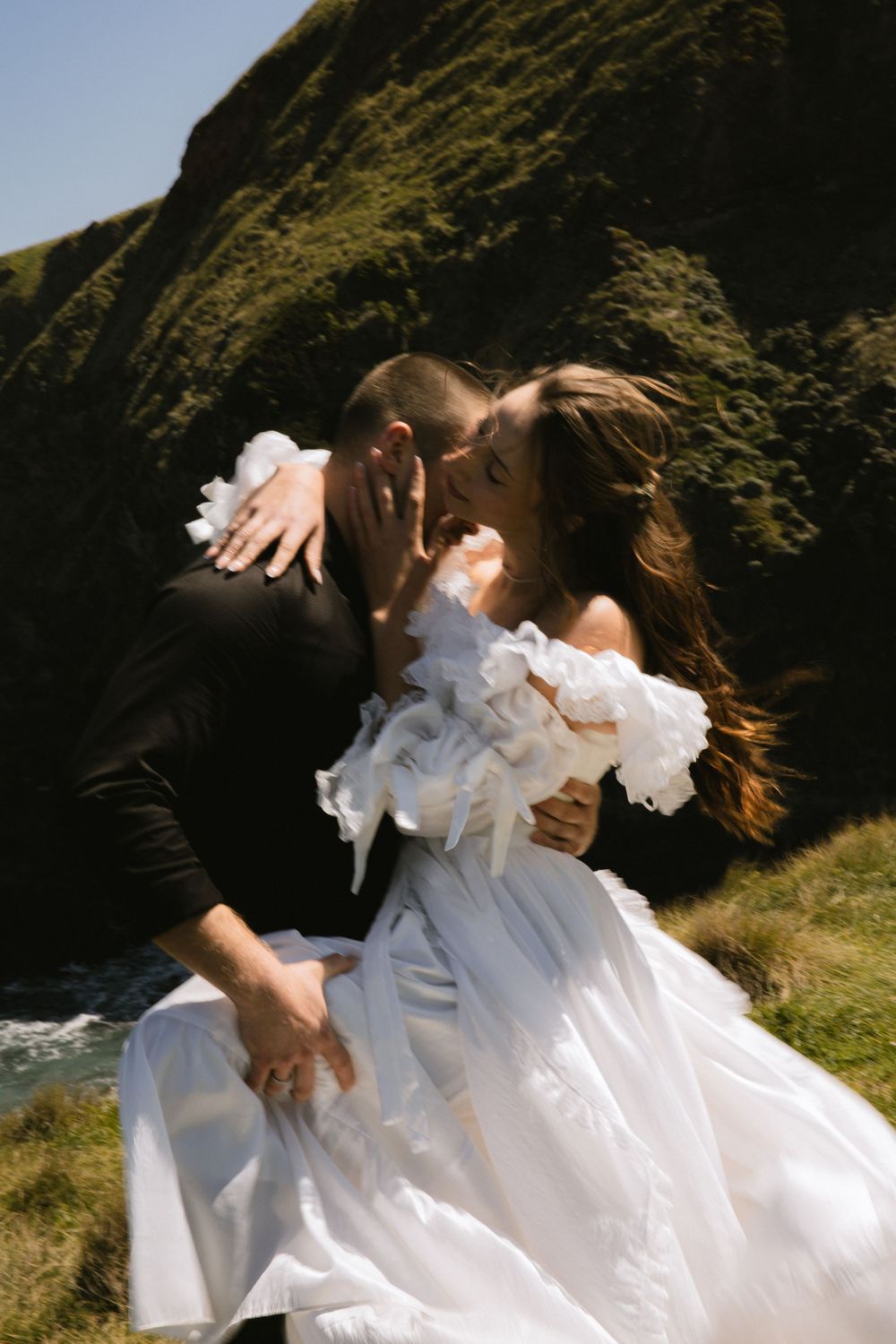 Mornington Peninsula cliffside elopement, coastal wedding photographer, romantic ocean views, Melbourne wedding photographer