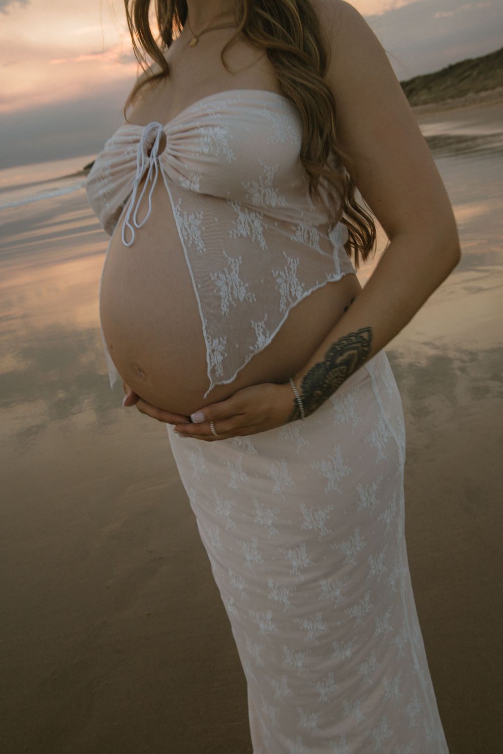 maternity photoshoot, beach maternity photoshoot, sunset beach maternity, Melbourne maternity photographer, beach photographer, family photo