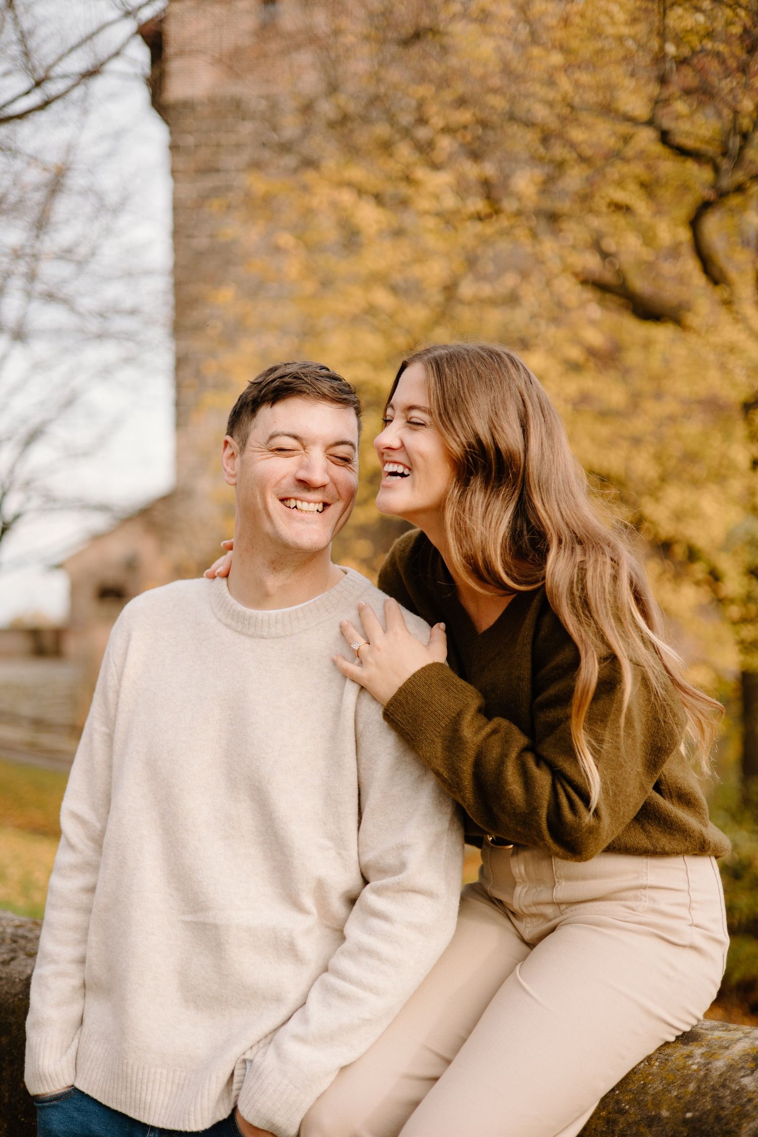 Paarshooting Nurnberg, Couple kissing at the Nurnberg Imperial Castle, Engagement Photos, Couples Photoshoot, Johanna Patton Photography