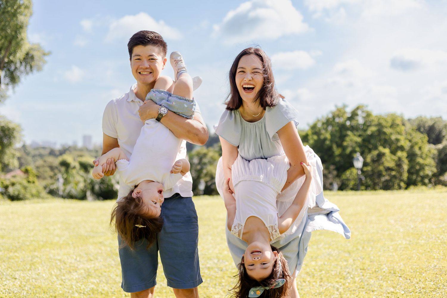 beautiful and joyful family portrait session in Singapore botanics garden, gallop extension.
