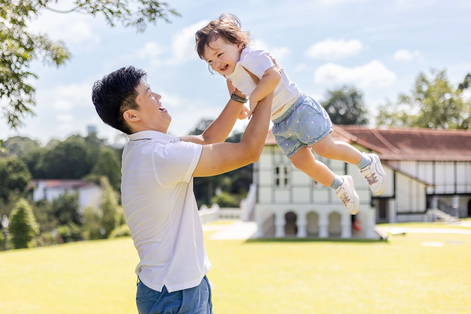 A joyful family portrait session in Singapore , Botanics Garden