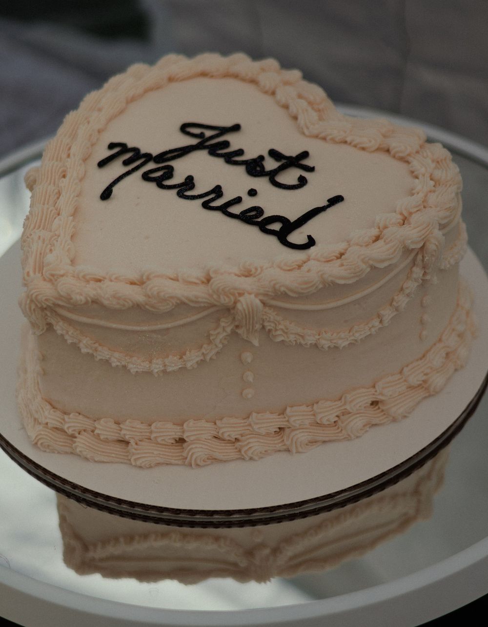 A vintage heart shaped cake that says "just married"