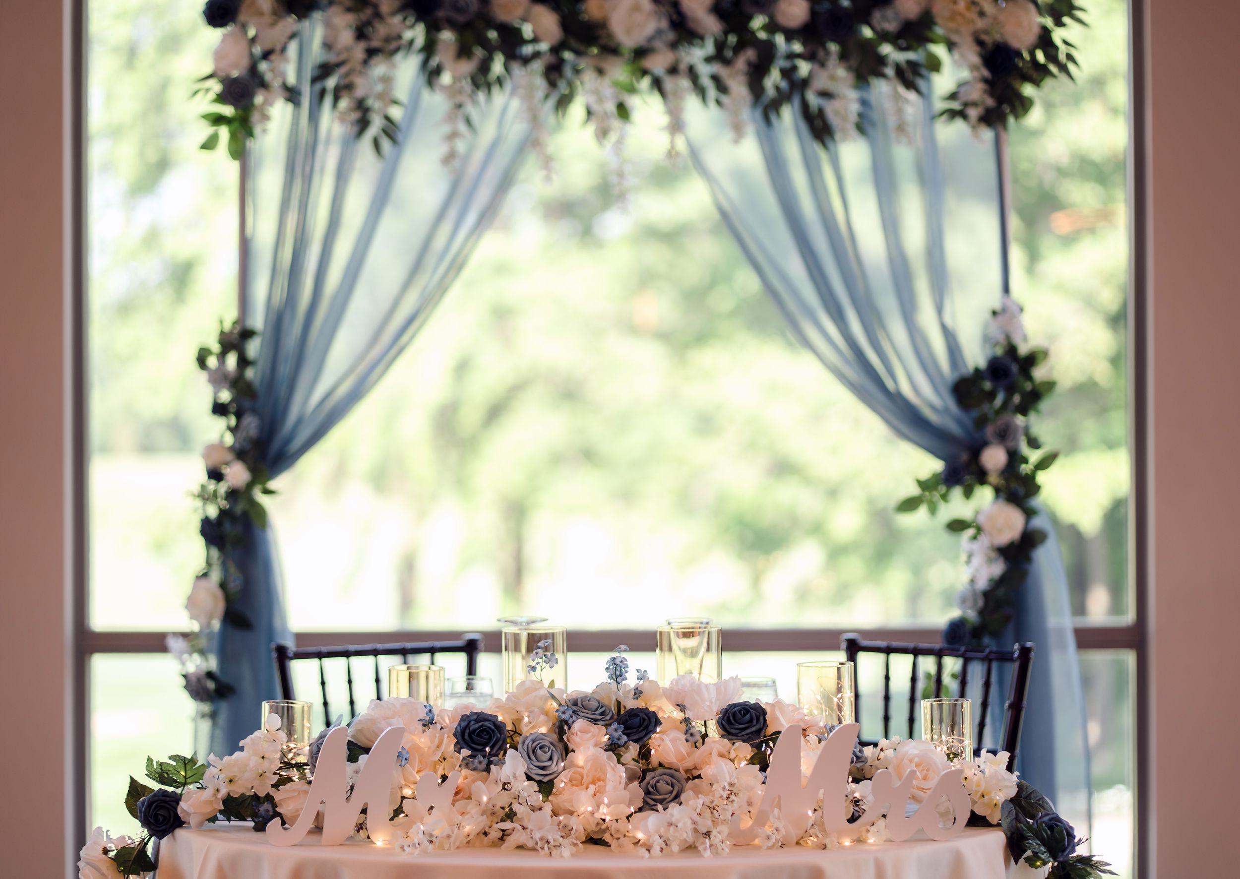 indoor wedding reception table at Scioto reserve