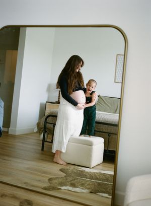 A sequence of photos in a minimalist room shows someone moving and interacting with a white cube-shaped piece of furniture.