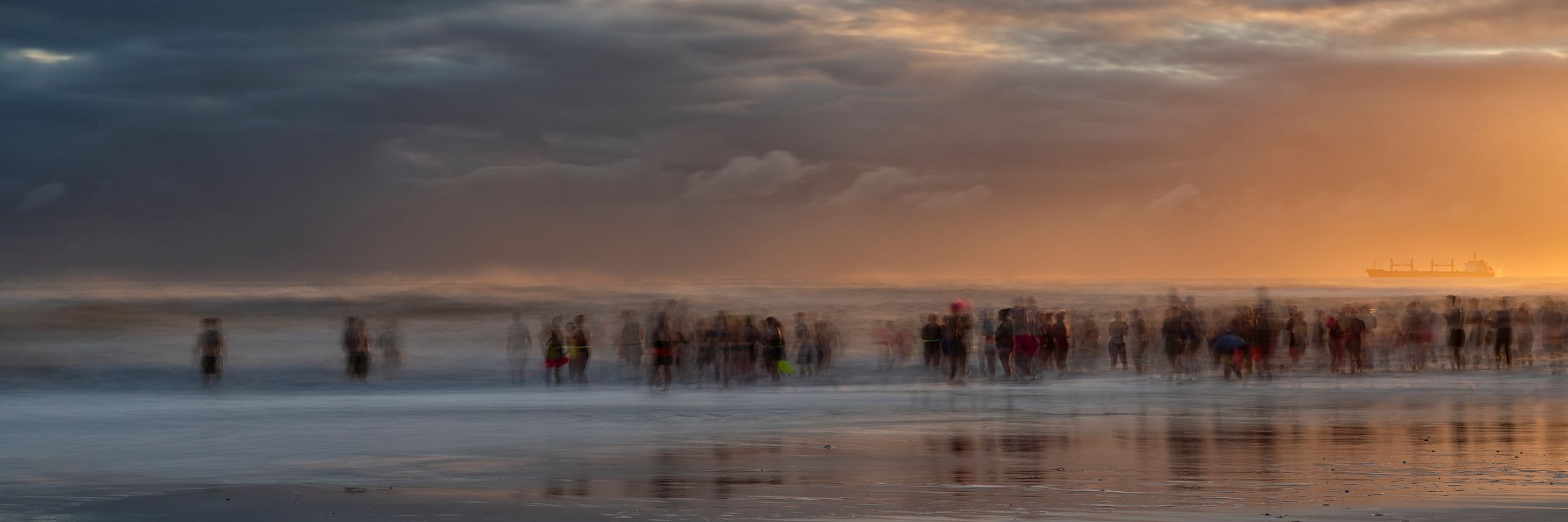 Beautiful panoramic photographs by widely published and exhibited Richard Simpson. Wide range of subjects, in colour & black and white.