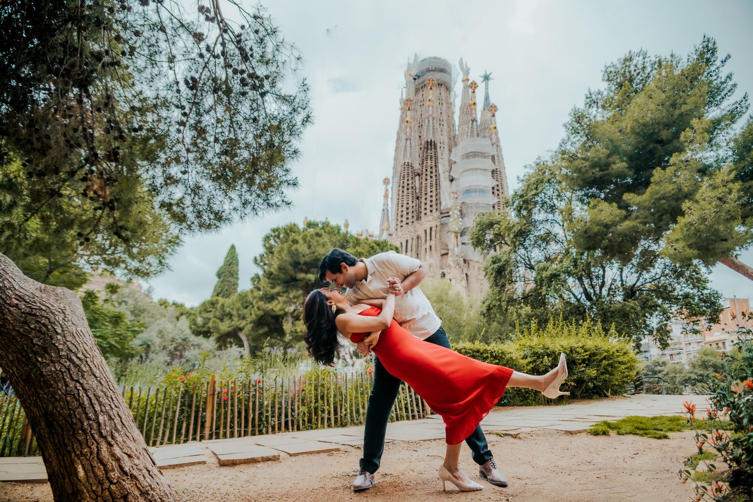 Romantic anniversary photos at Sagrada Familia