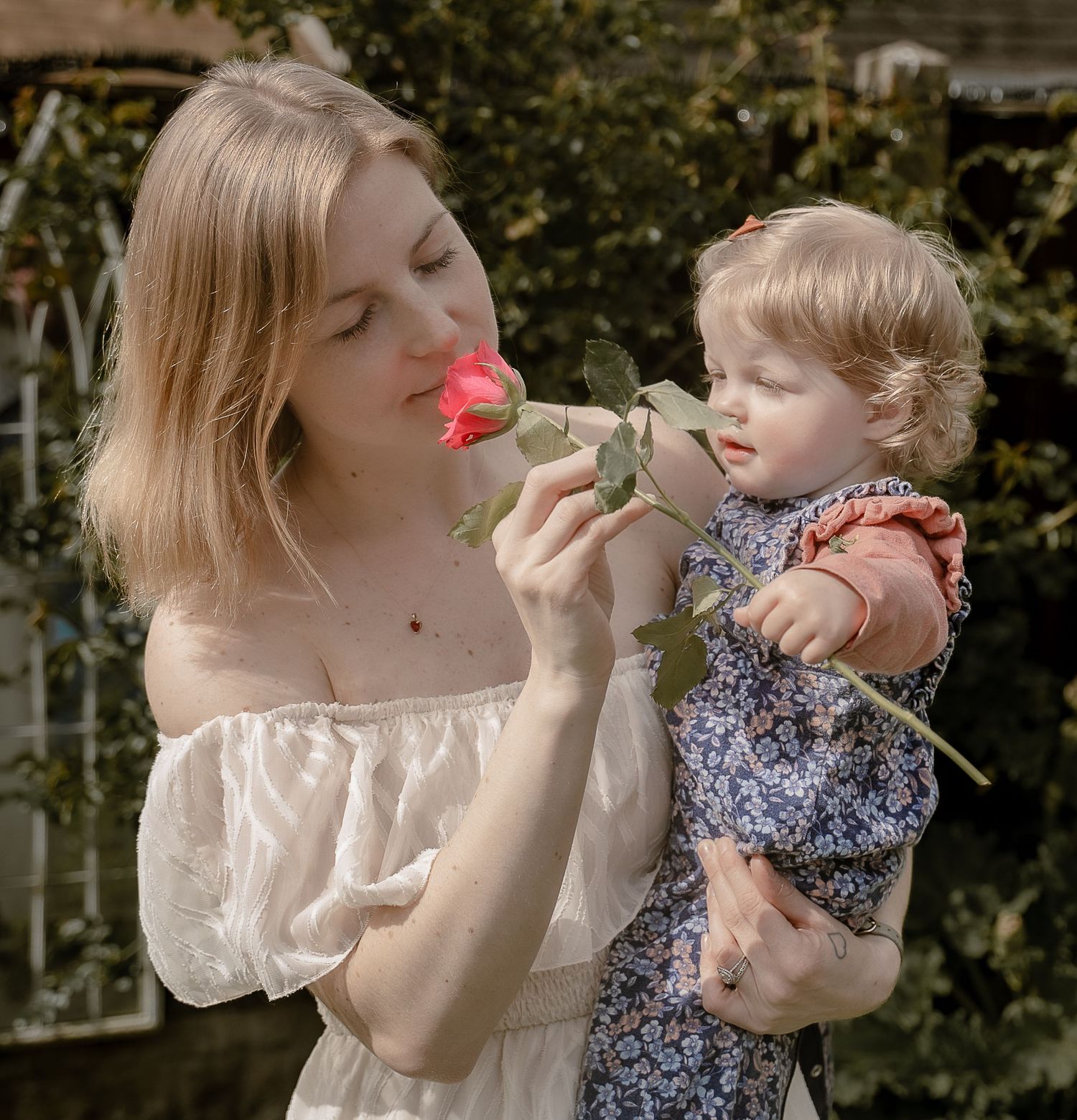playful-family-shoot-leicestershire-lifestyle-photography.jpg