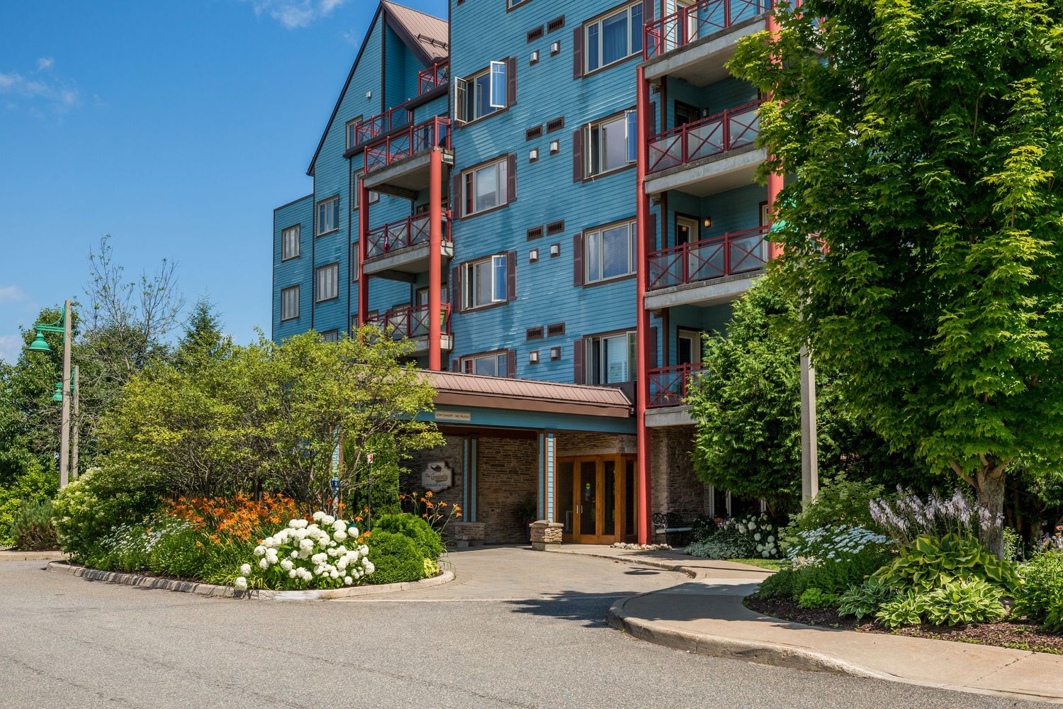 A photo of a condo in Gravenhurst Ontario for a real estate listing in Muskoka photographed by Sarah Tennant