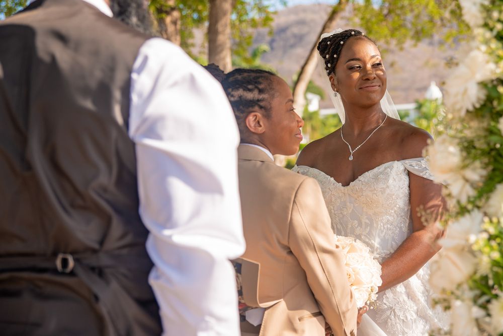Moments of a wedding celebration on the beach in Riu Place, Guanacaste, Costa Rica