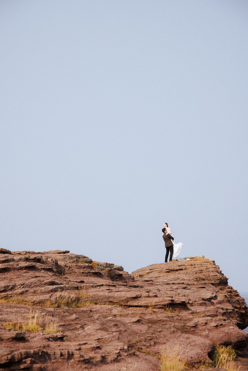 Wedding couple photos in Flatrock, captured by Newfoundland documentary style wedding photographer Kaitlyn Yvette