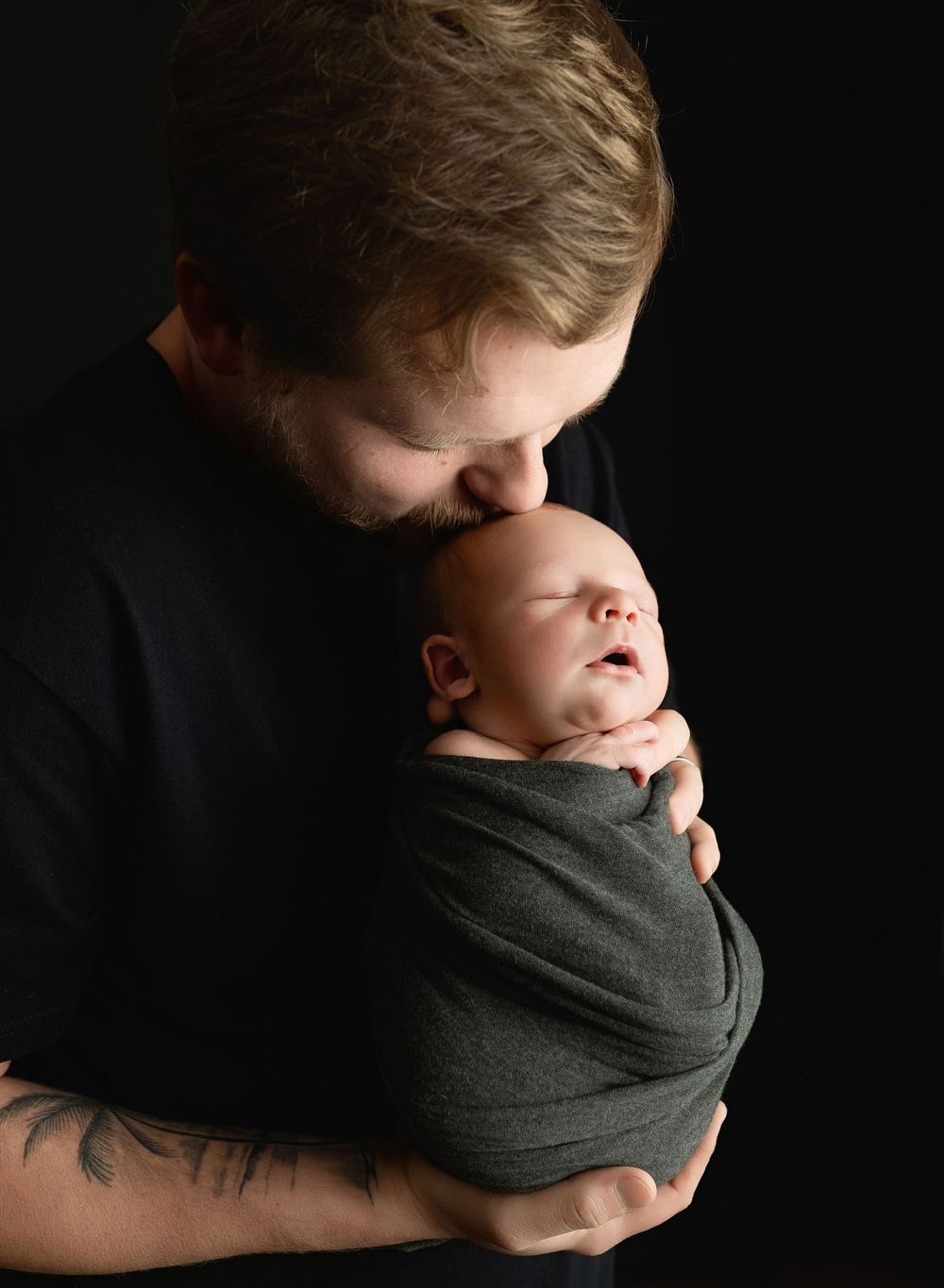Dad is kissing newborn. Greenville sc newborn photographer, Easley sc newborn photographer, Upstate newborn photographer, Greenville