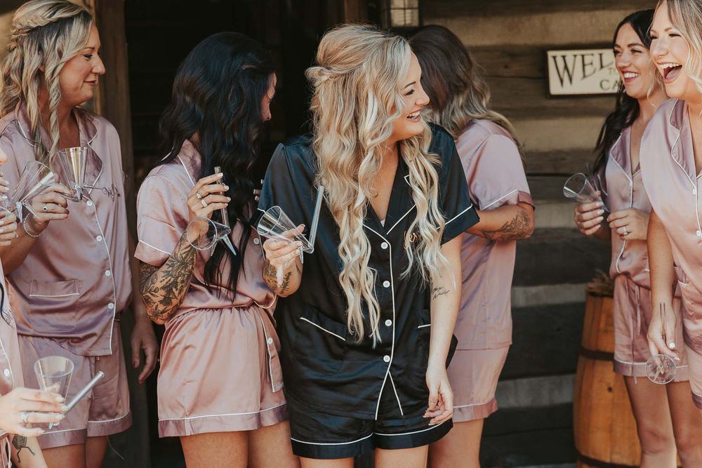 Elegant and rustic: bridesmaids celebrating Jessica's wedding day at the American Homestead. Yakima wedding photographer. candid